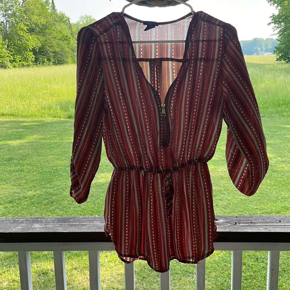 Three-quarter sleeves gathered waist light weight blouse.